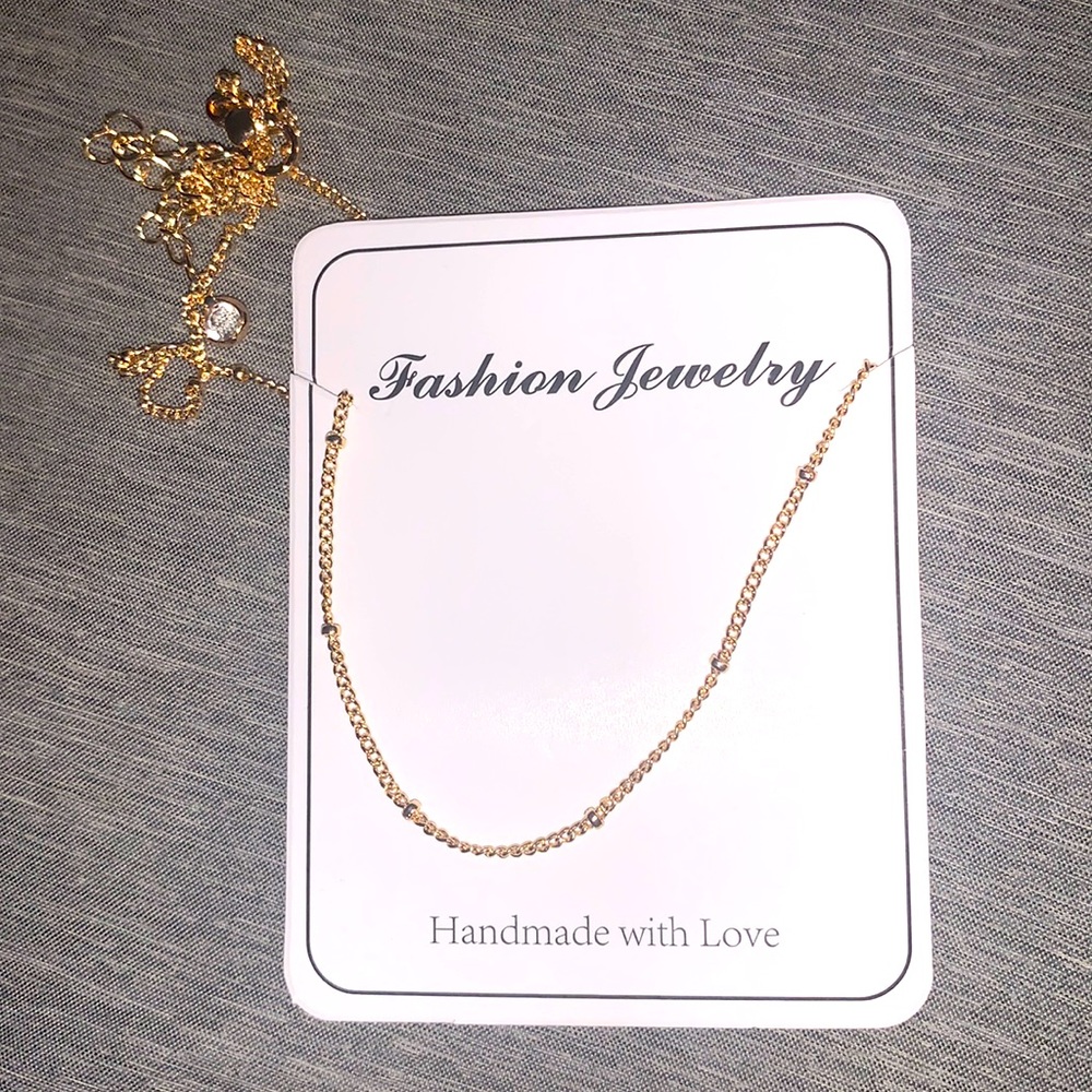 Delicate dainty minimalist necklace